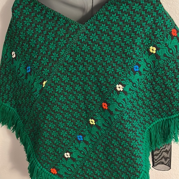 Hand made poncho - Picture 5 of 11